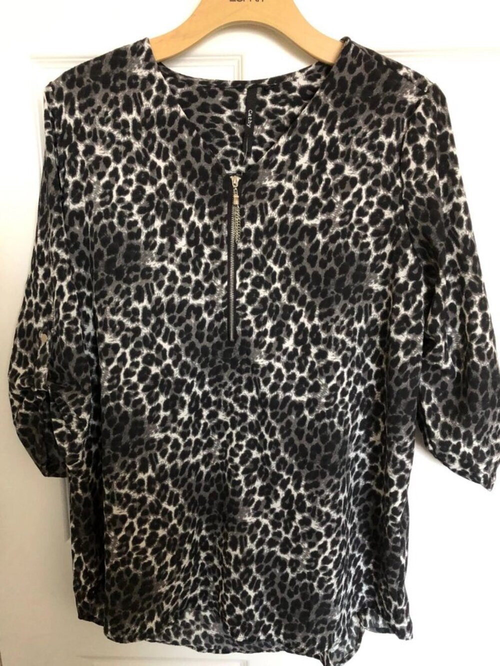 Cathy Daniels Women’s Grey and black leopard print top with a V-neck Size M